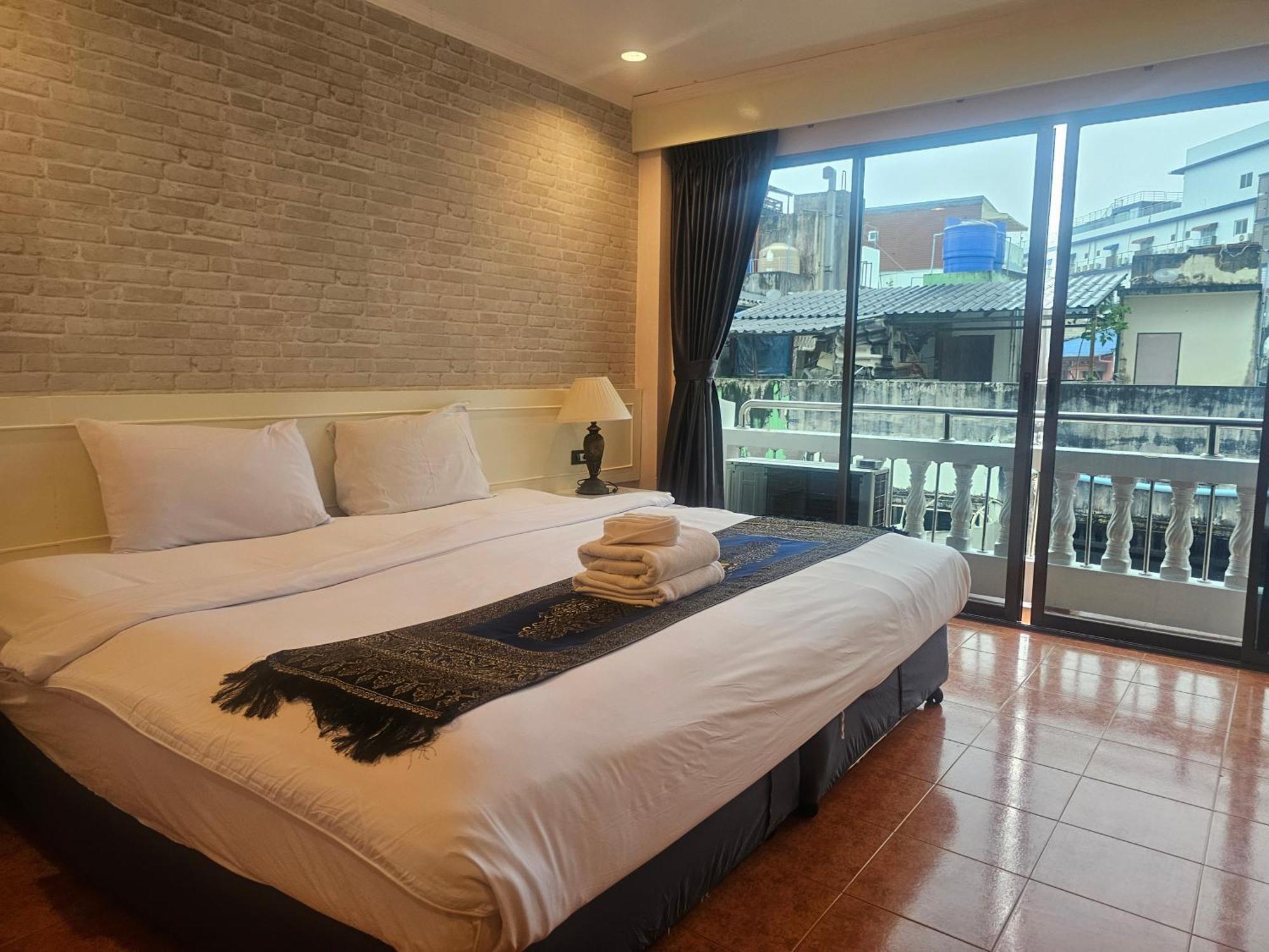Hotel & 3*