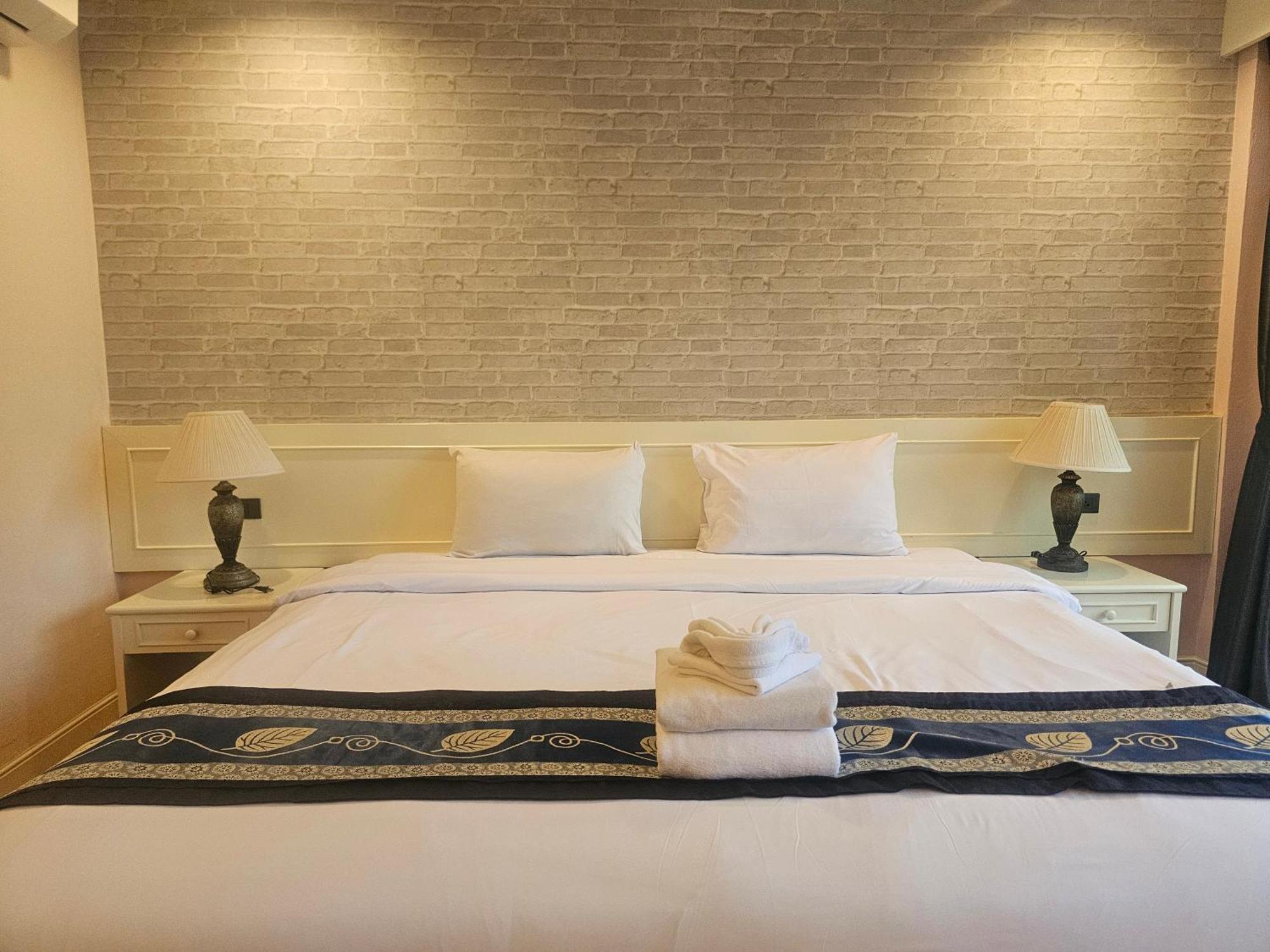 & Hotel Patong