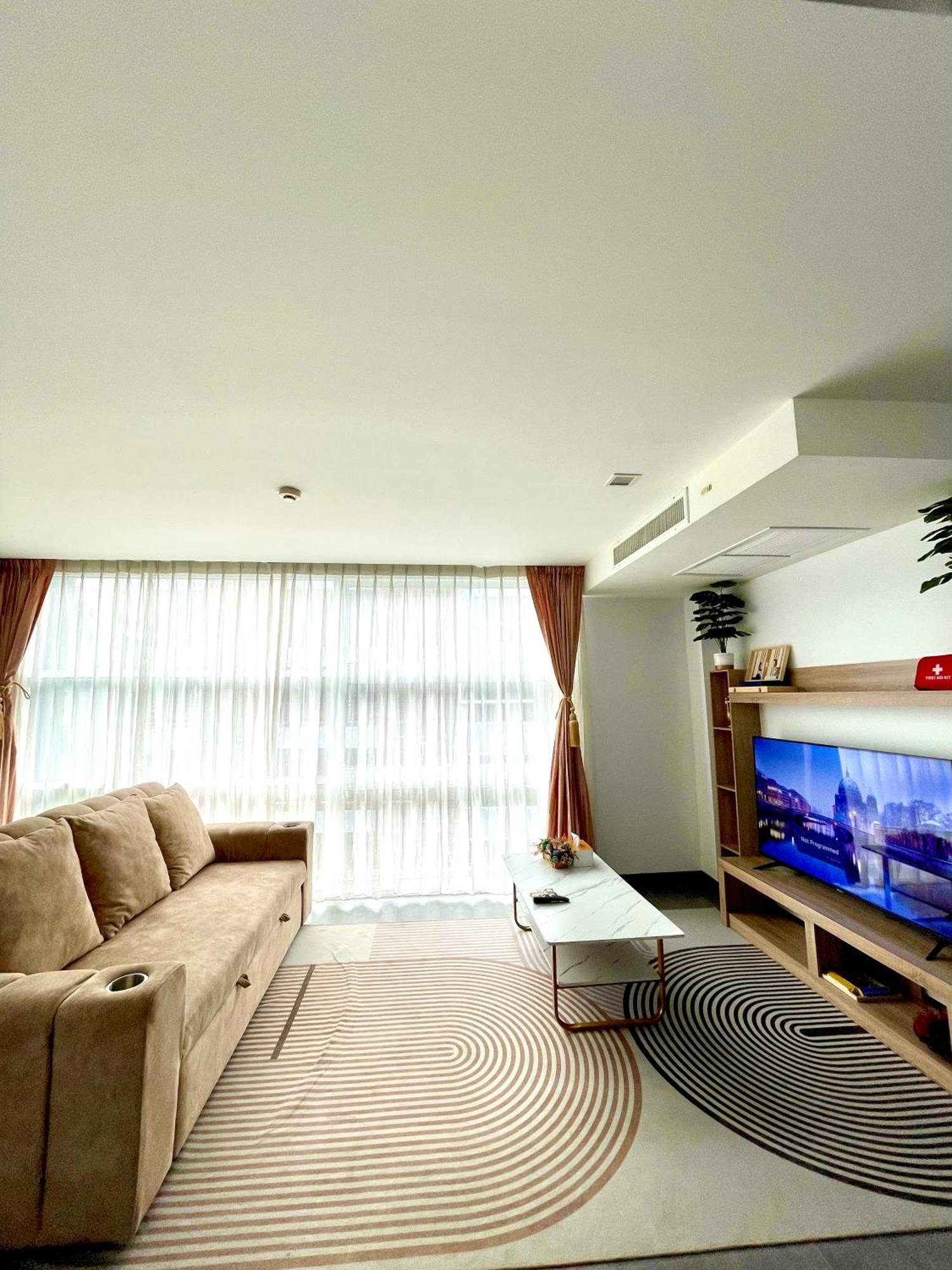 The Kris 2 Bedrooms 2 Bathrooms *