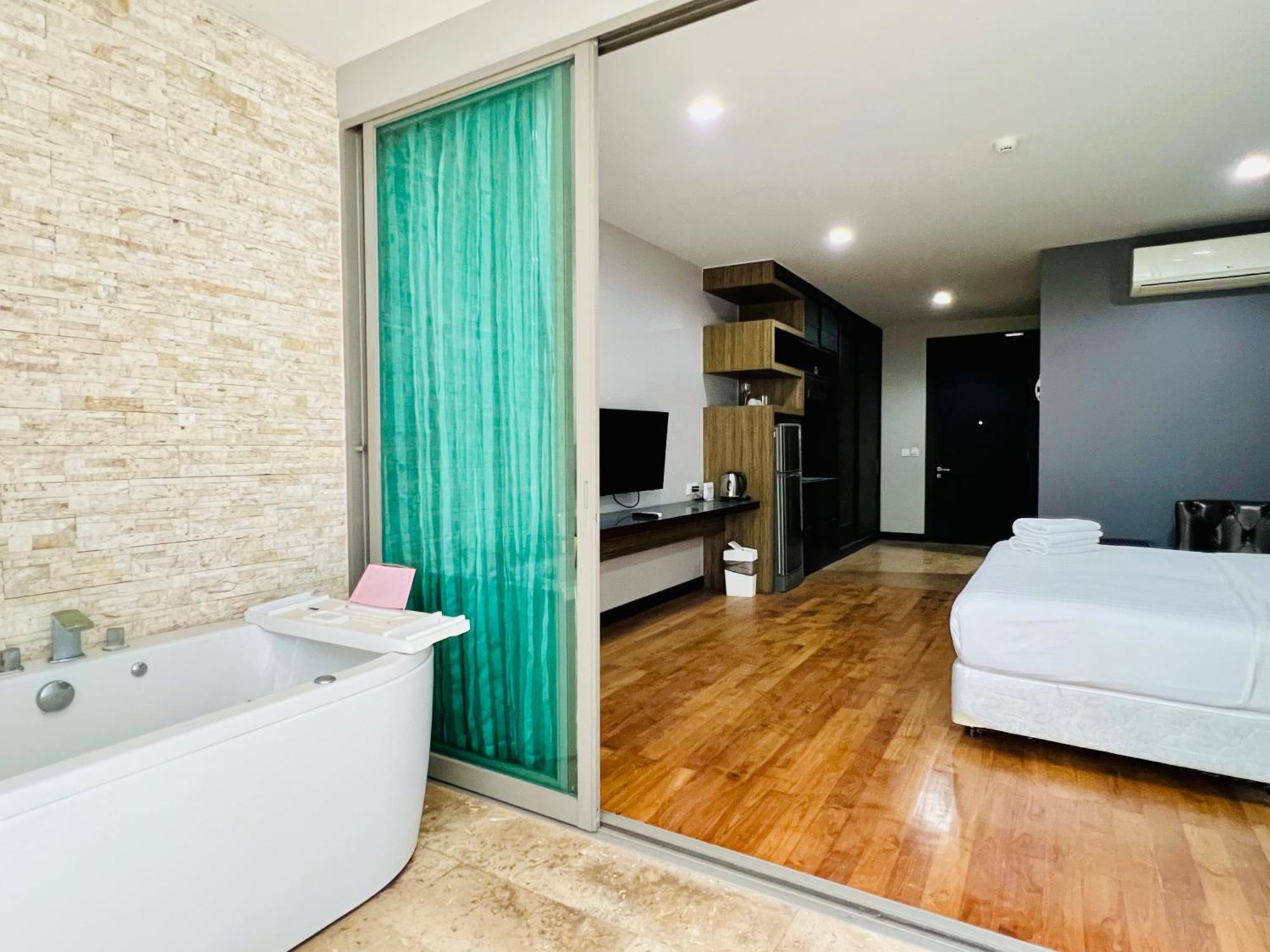 Apartment The Regent Bangtao By Resava *