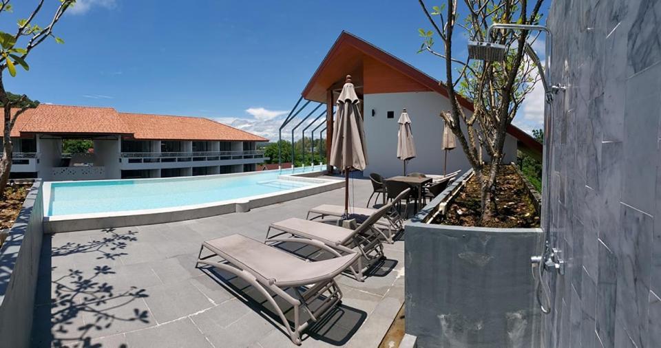 Apartment Poolside 1 Bedroom, 10 Mins Walk To