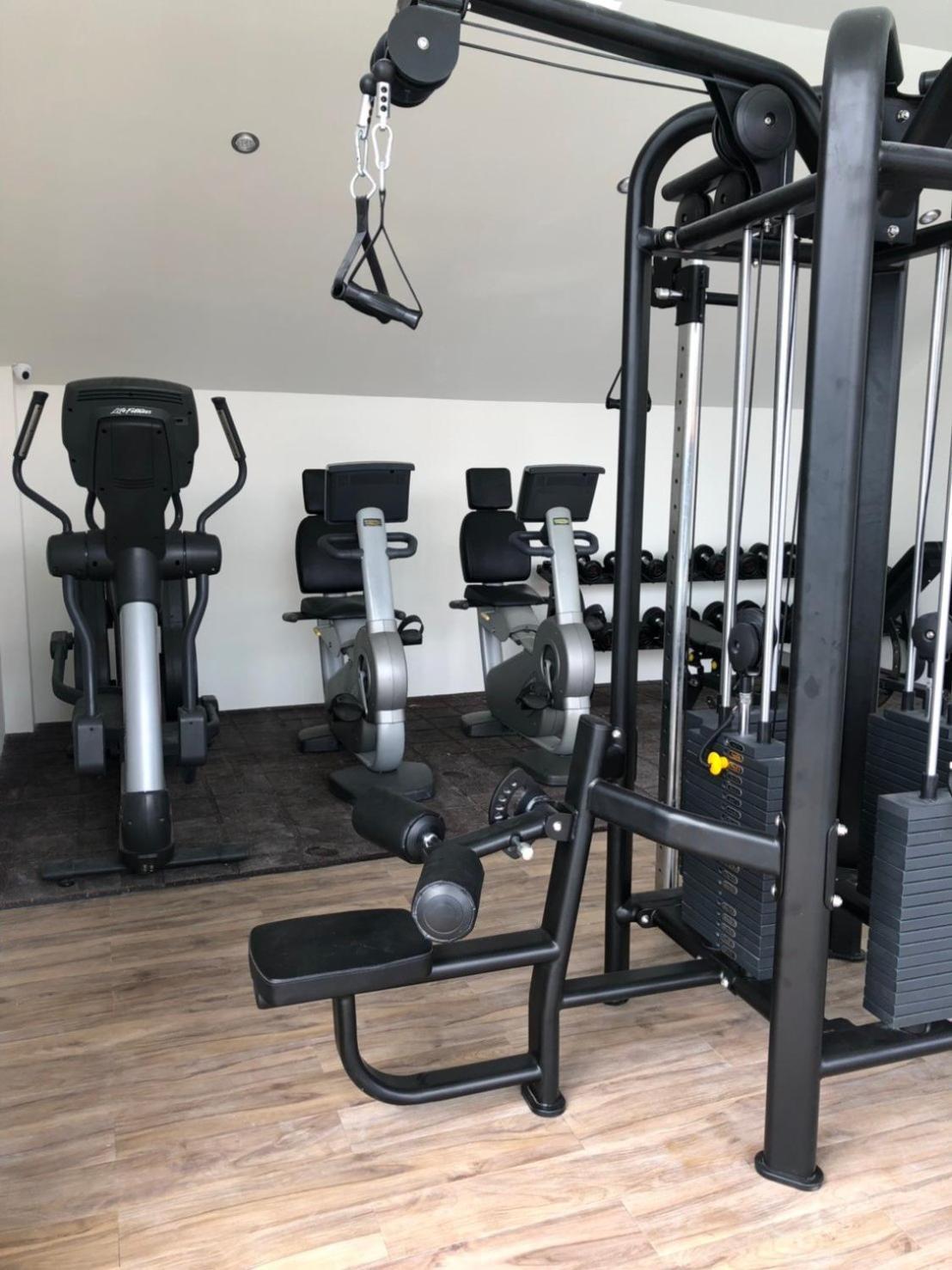 Poolside 1 Bedroom, 10 Mins Walk To