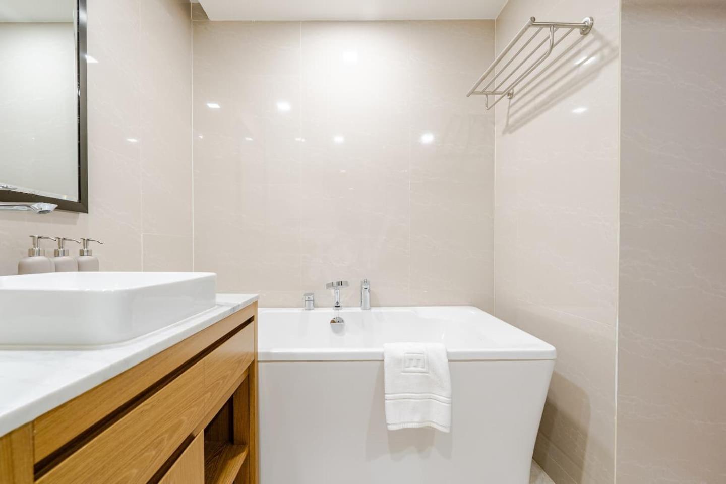 Wyndham La 1712 - Close To The Apartment