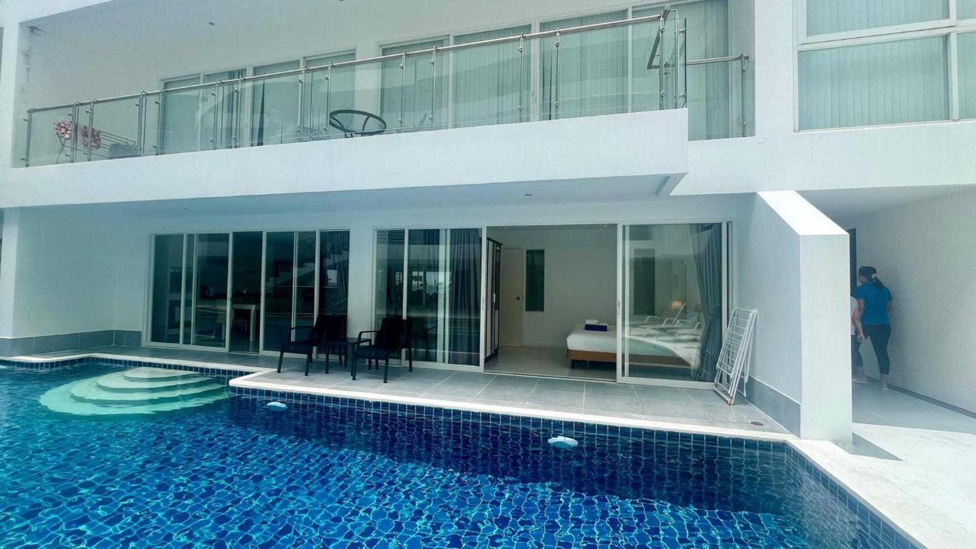 B12a Pool Access Partial Seaview 2brs 1bath Karon