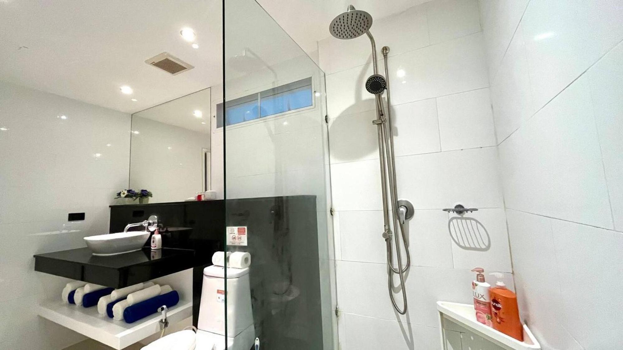 Apartment B12a Pool Access Partial Seaview 2brs 1bath Karon