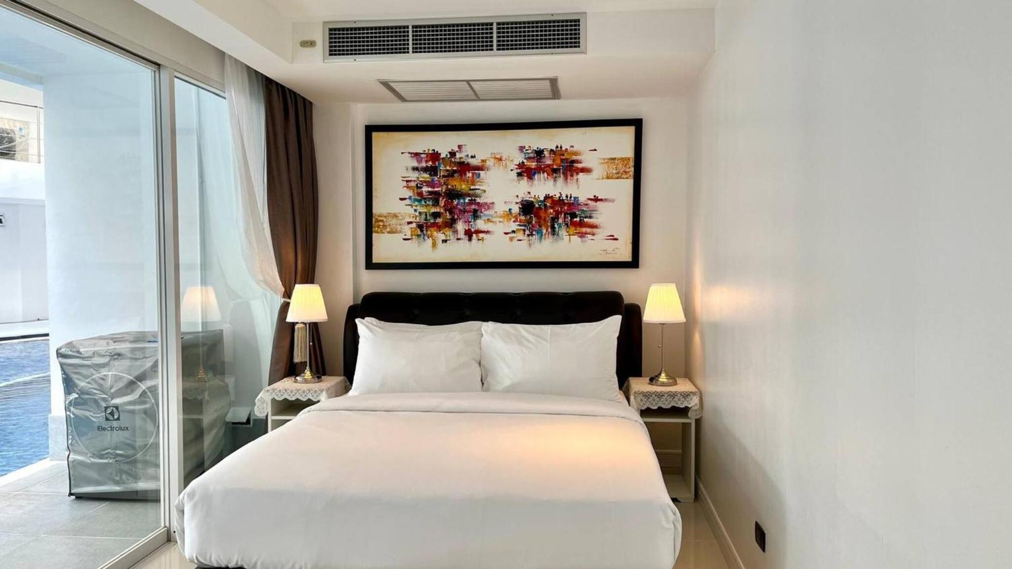 B12a Pool Access Partial Seaview 2brs 1bath Karon Apartment