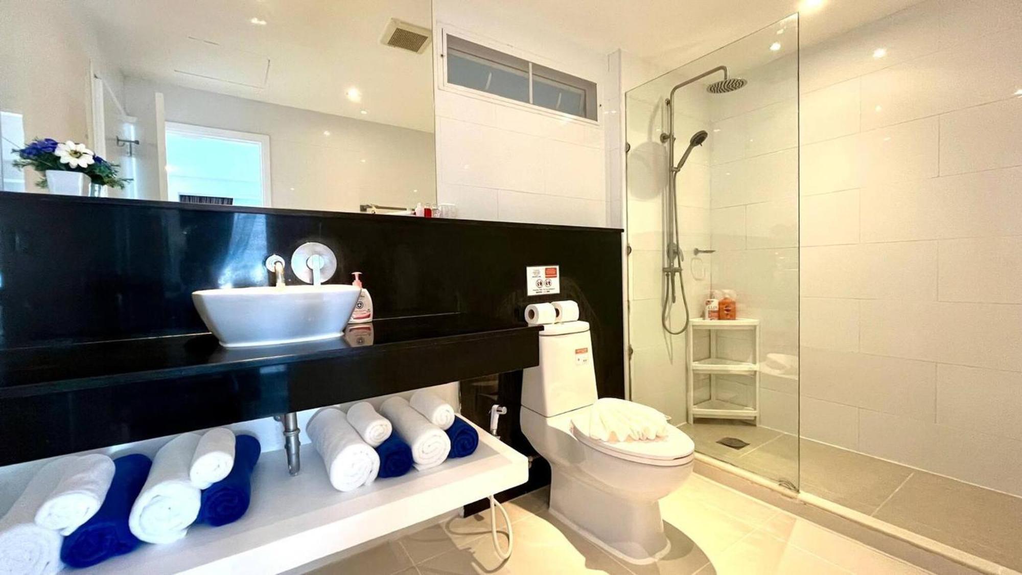 B12a Pool Access Partial Seaview 2brs 1bath Karon Apartment