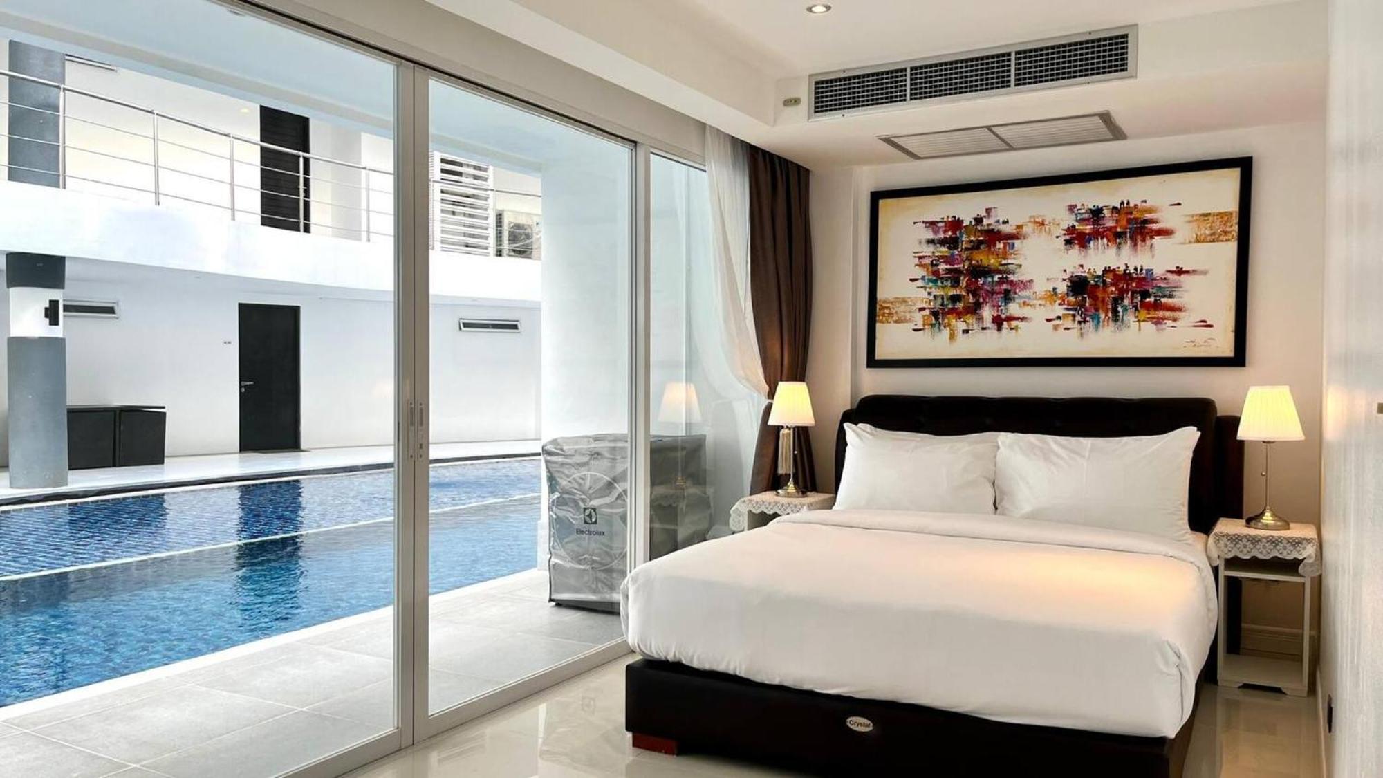 B12a Pool Access Partial Seaview 2brs 1bath Karon *