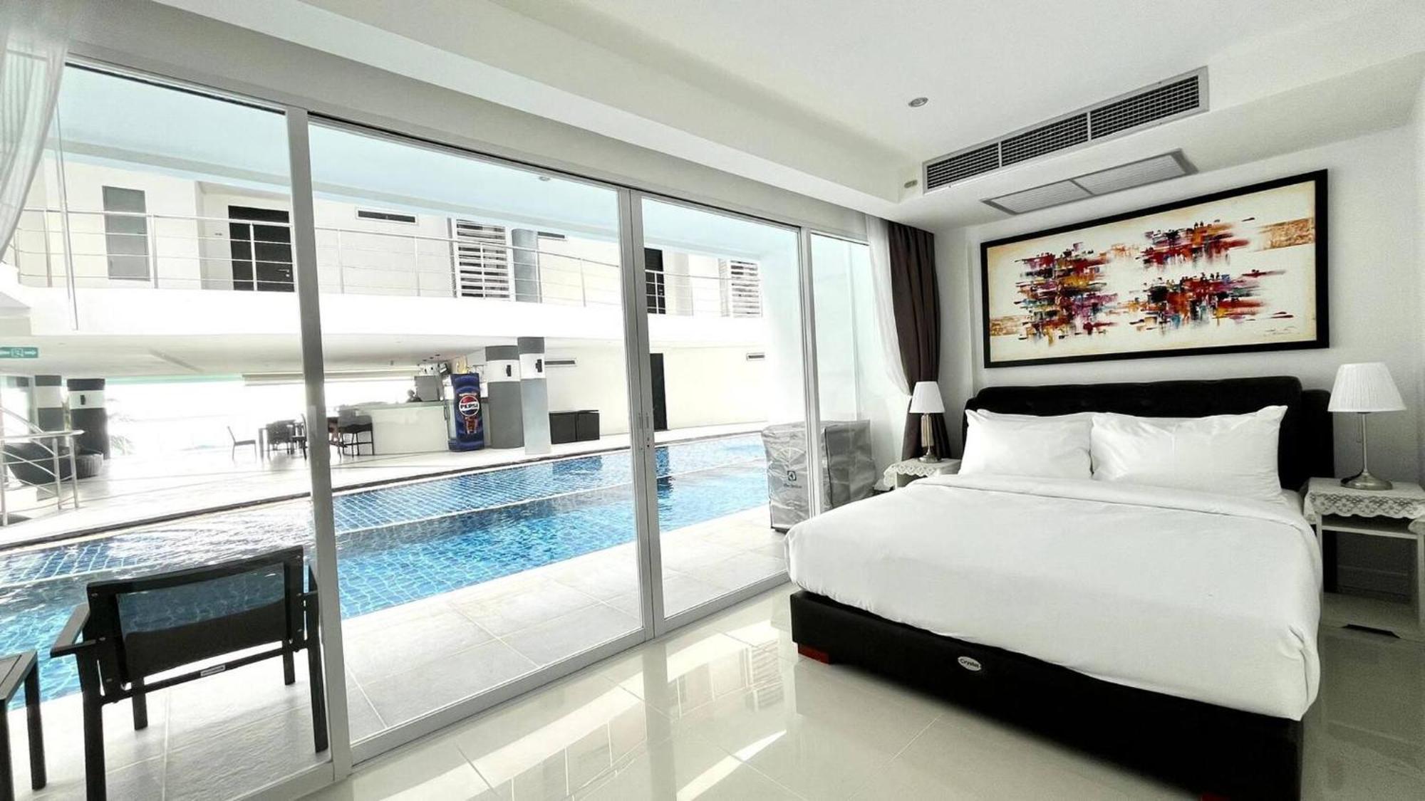 B12a Pool Access Partial Seaview 2brs 1bath Karon
