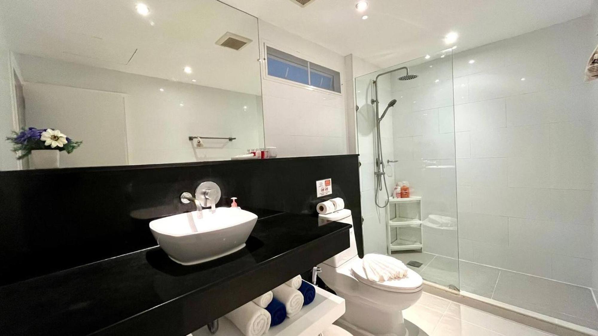 B12a Pool Access Partial Seaview 2brs 1bath Karon * Ban Karon