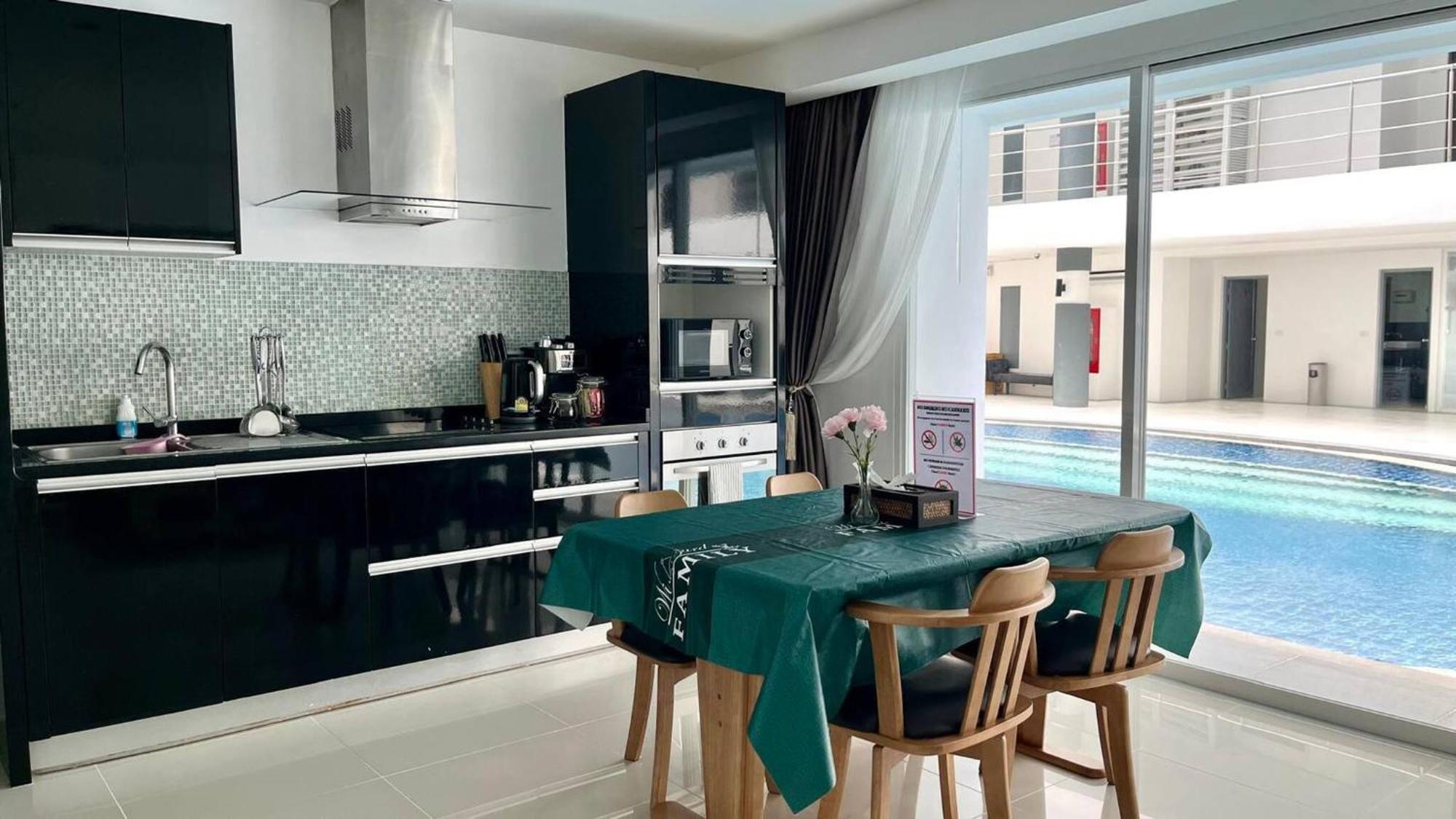 Apartment B12a Pool Access Partial Seaview 2brs 1bath Karon