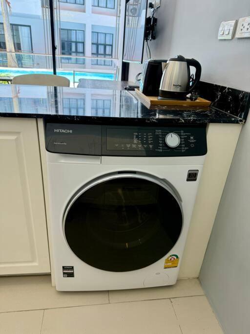 Apartment Poolside 1 Bedroom, 10 Mins Walk To