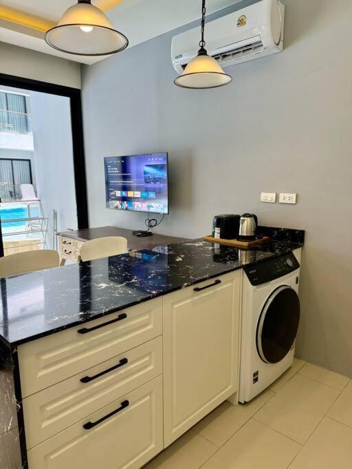 Poolside 1 Bedroom, 10 Mins Walk To * Surin Beach (Phuket)