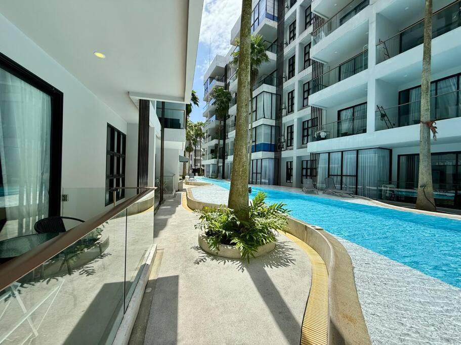 Apartment Poolside 1 Bedroom, 10 Mins Walk To *