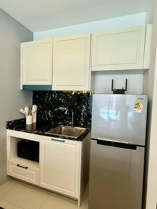 Apartment Poolside 1 Bedroom, 10 Mins Walk To