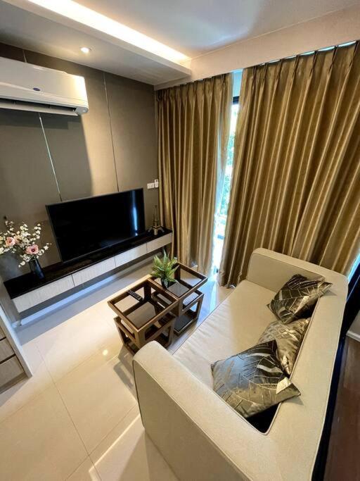 In Mida Grande Surin Apartment Ban Lum Fuang