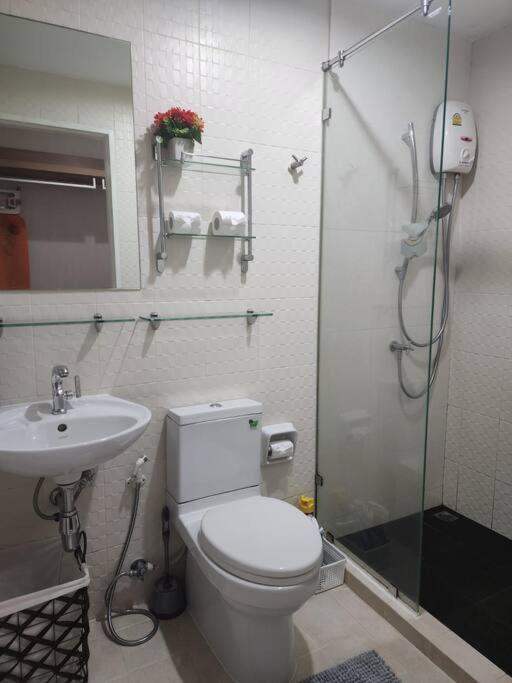 Stylish Near Boat Avenue Laguna Apartment