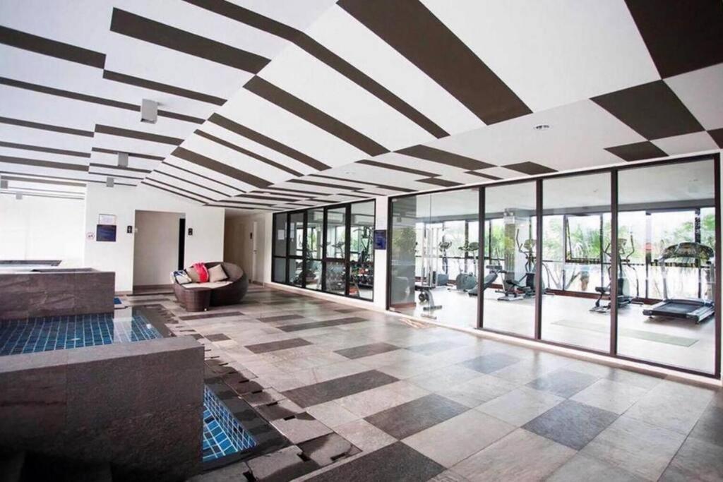 Stylish Near Boat Avenue Laguna Apartment