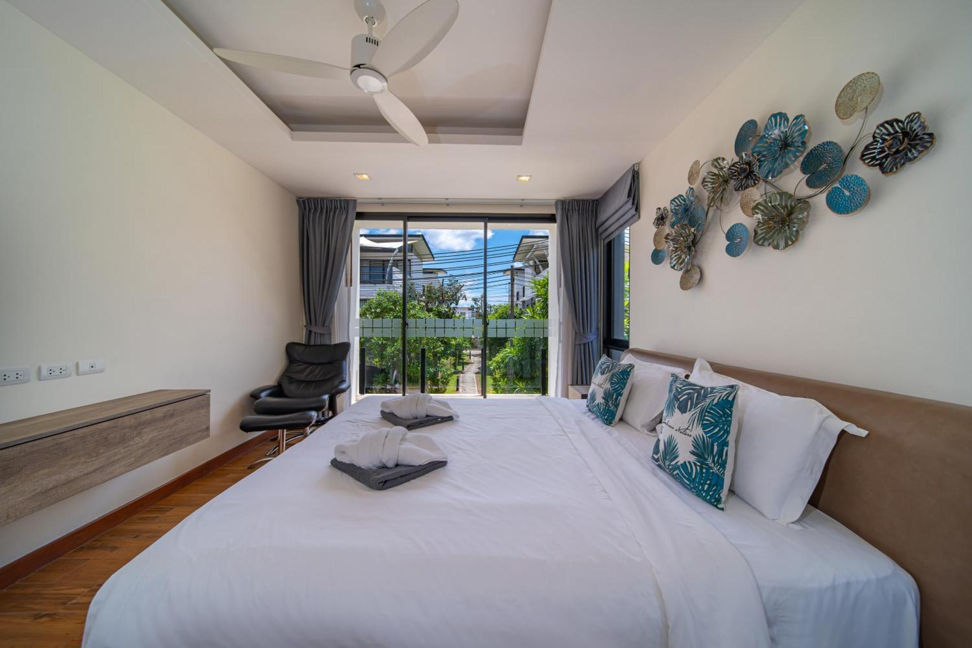 Villa Laguna Park 的现代化5卧室泳池别墅 Phuket