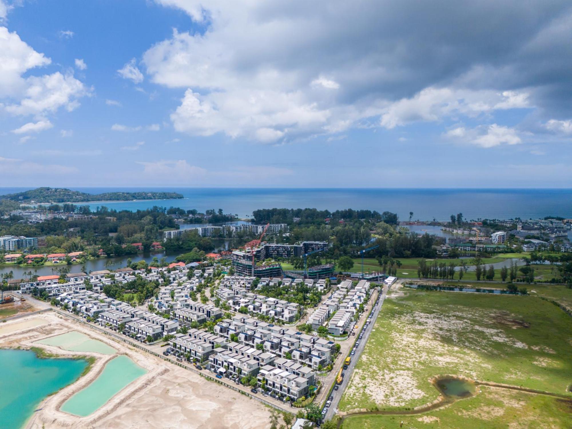 Villa Laguna Park 的现代化5卧室泳池别墅 Phuket
