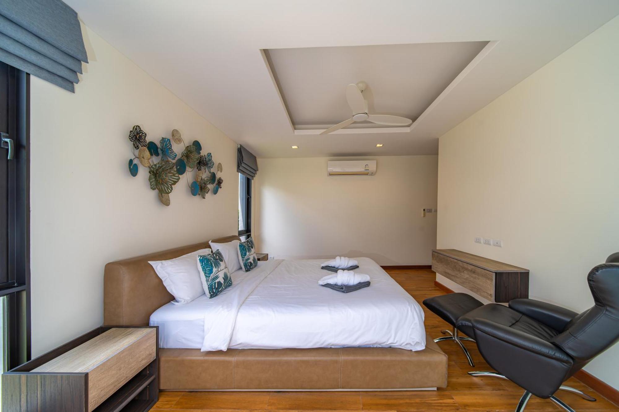Laguna Park 的现代化5卧室泳池别墅 Villa Phuket