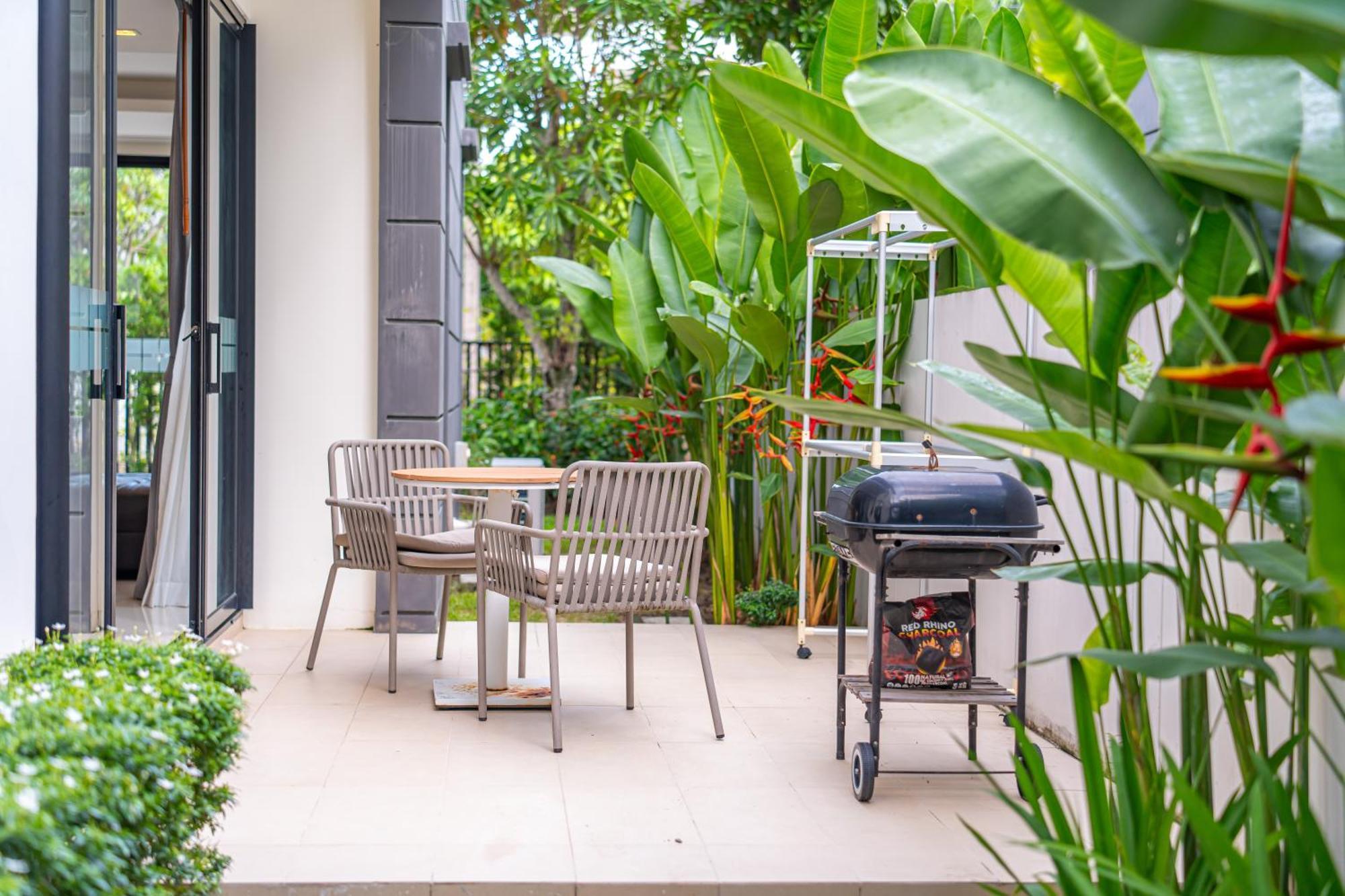Villa Laguna Park 的现代化5卧室泳池别墅 Phuket