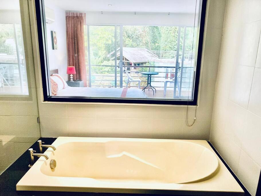 Apartment Walk To Walking Street, Patong, Bangla C134 *