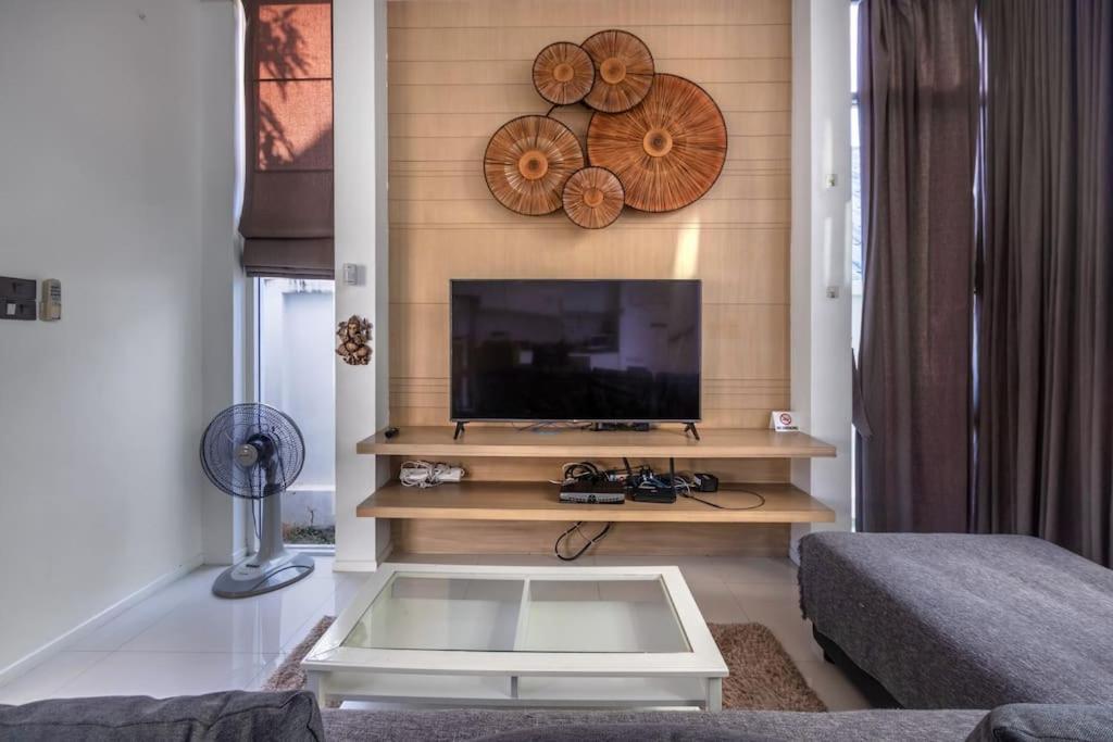 Villa Charming 2-bedroom Pool