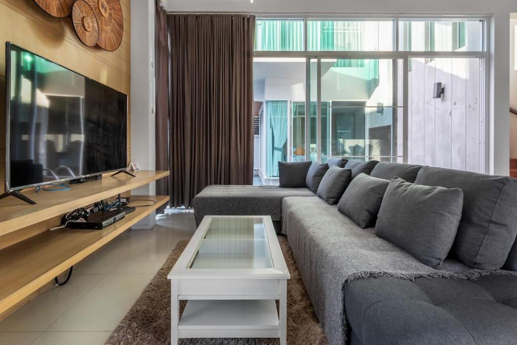 Charming 2-bedroom Pool