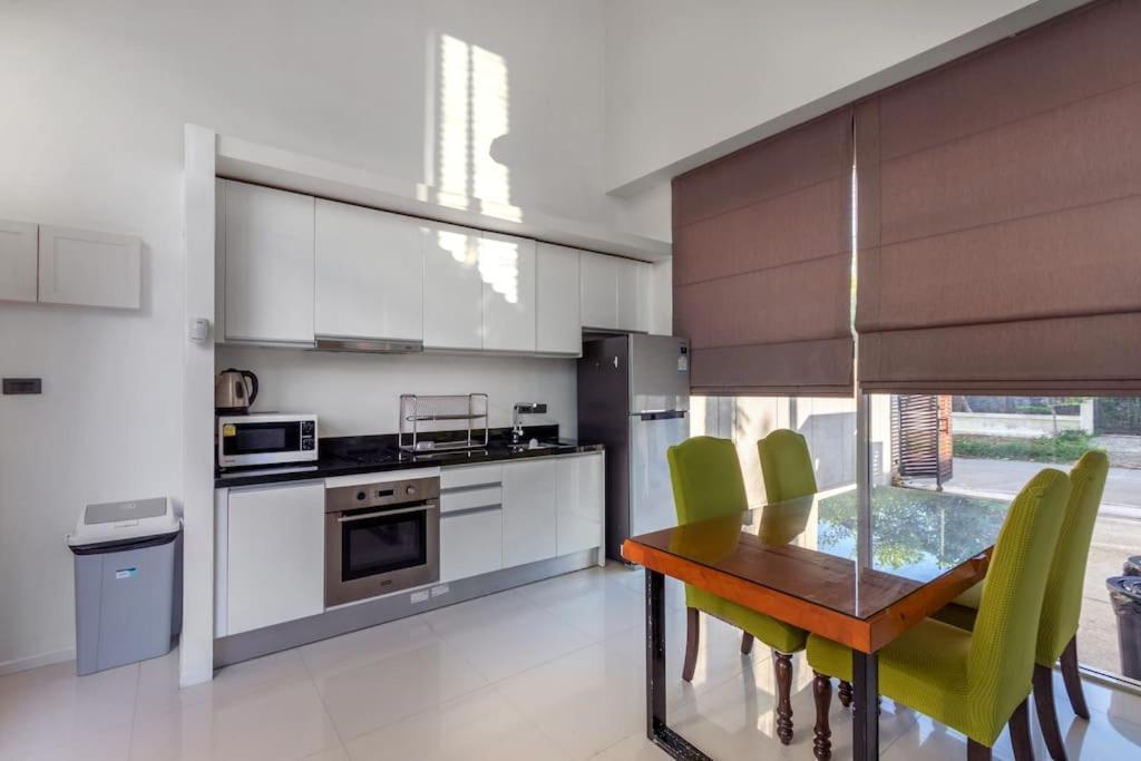 Charming 2-bedroom Pool Ban Saiyuan