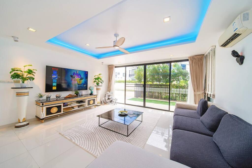 Luxury 5br Rooftop Pool Villa Thalang