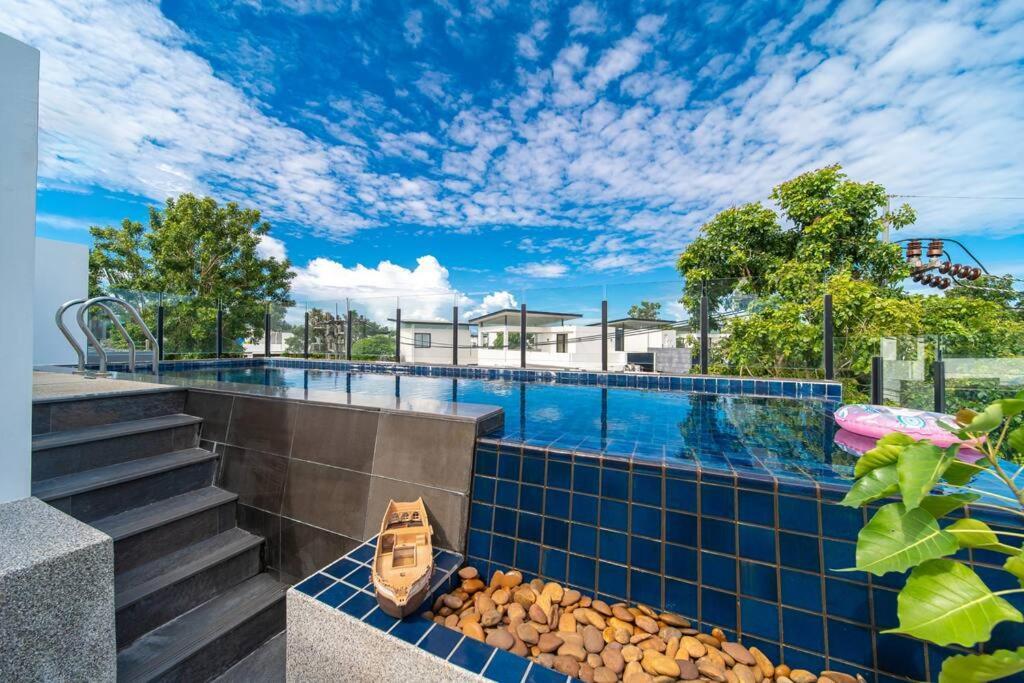 Luxury 5br Rooftop Pool *
