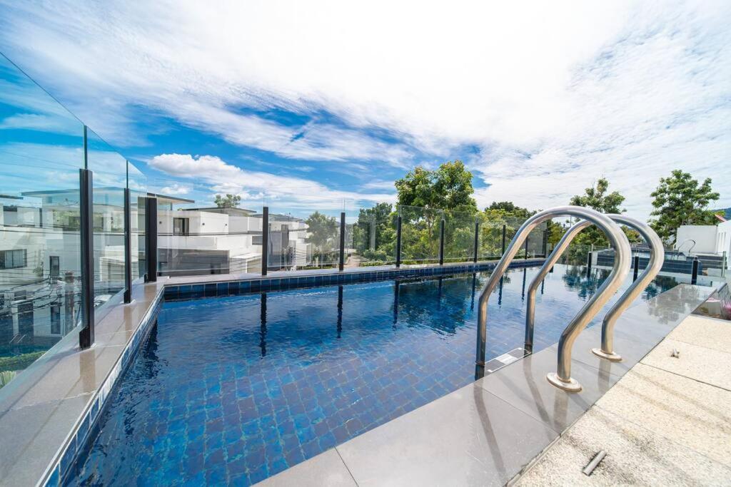 Villa Luxury 5br Rooftop Pool *