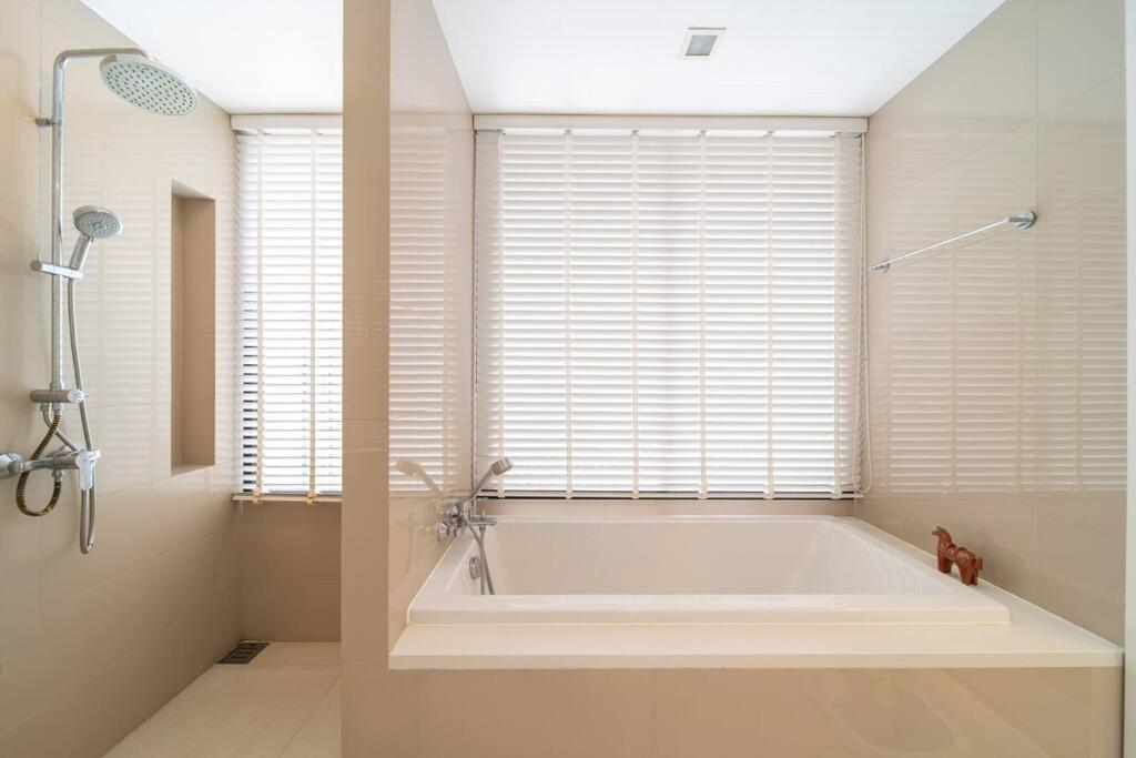 Villa Luxury 5br Rooftop Pool *