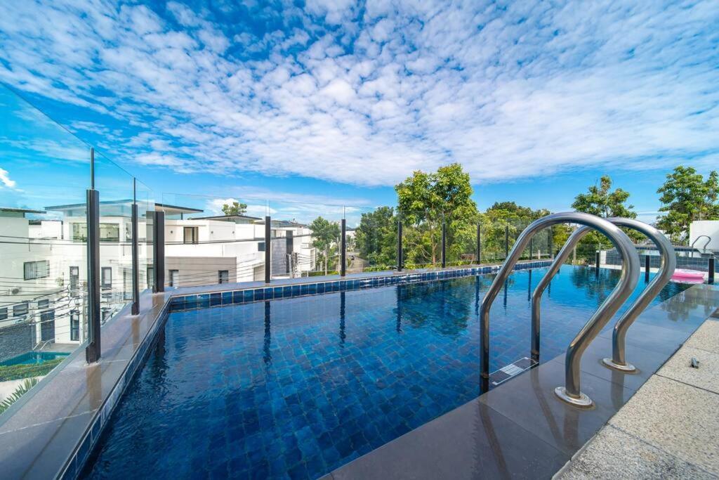 Luxury 5br Rooftop Pool