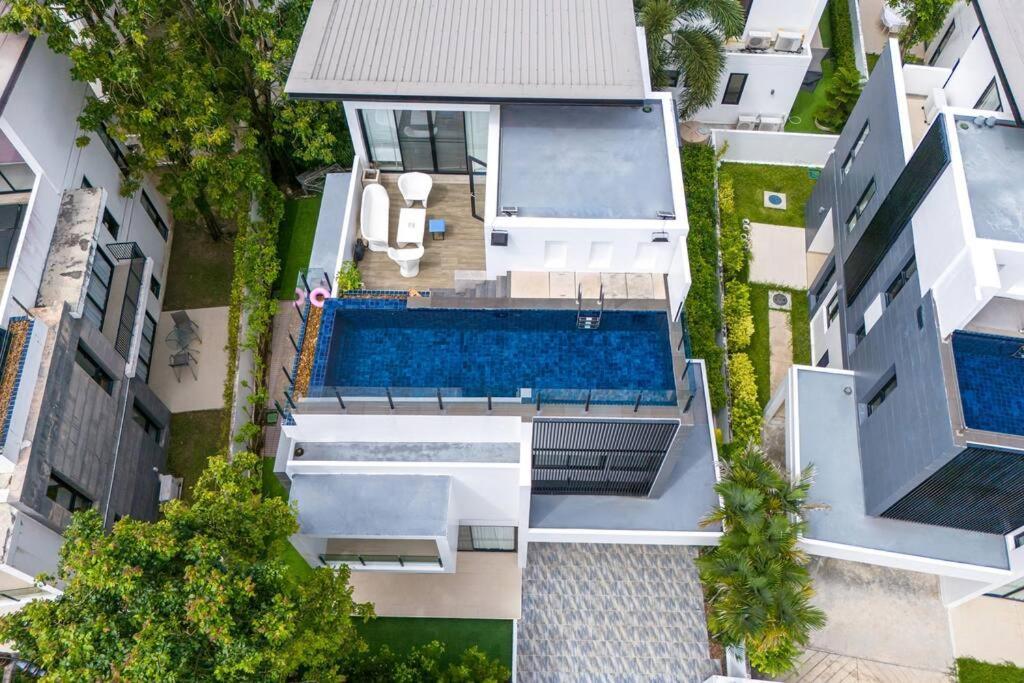 Luxury 5br Rooftop Pool Villa
