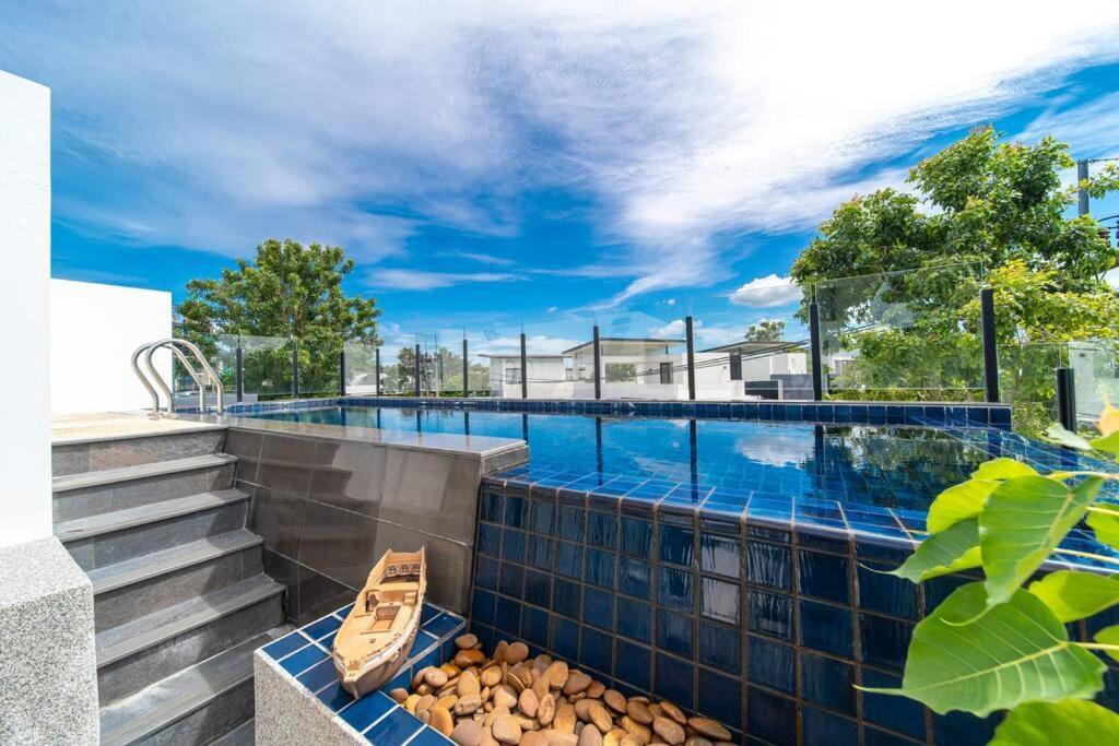 Villa Luxury 5br Rooftop Pool Thalang