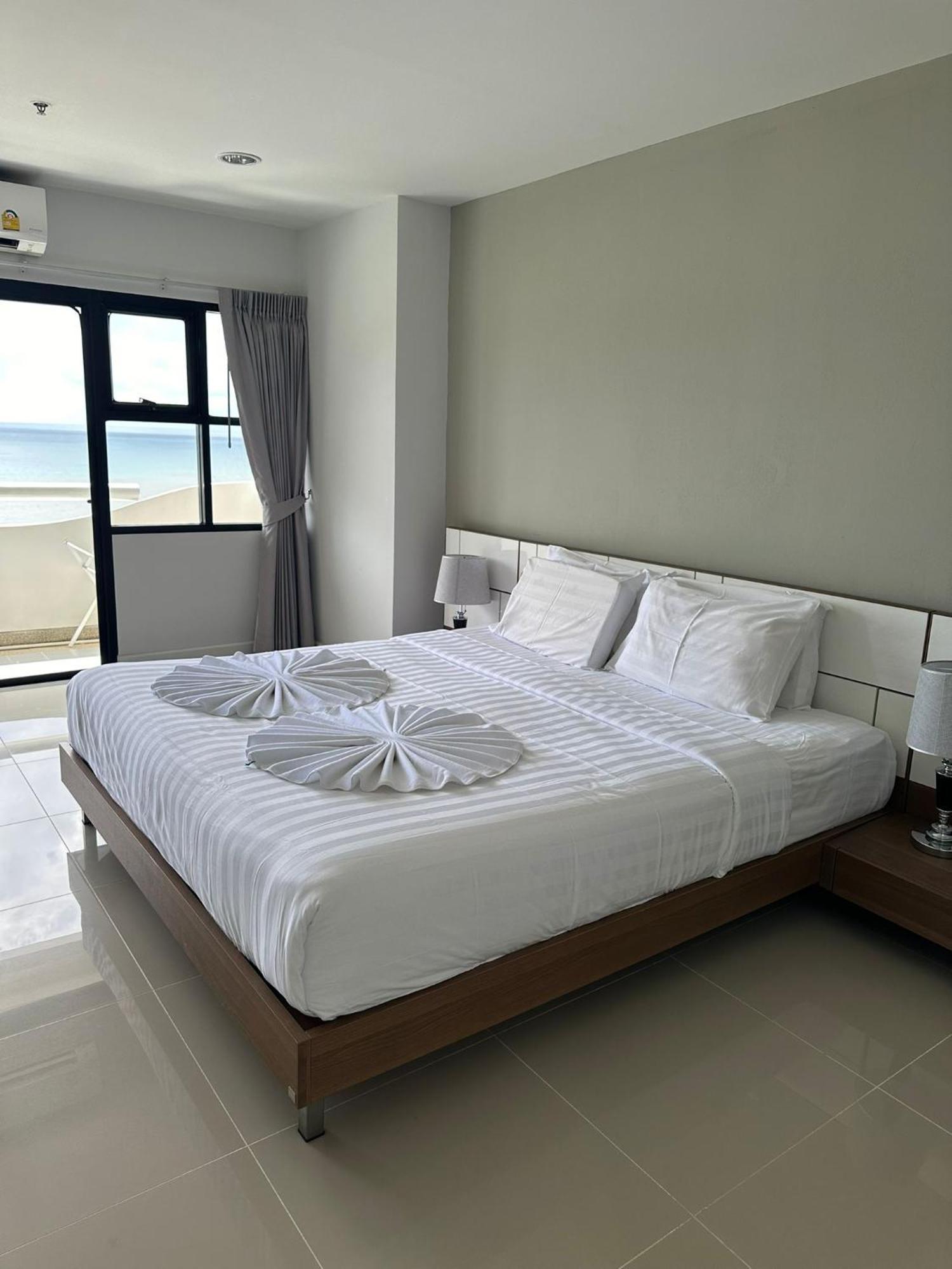 Tower Sea View Apartment *