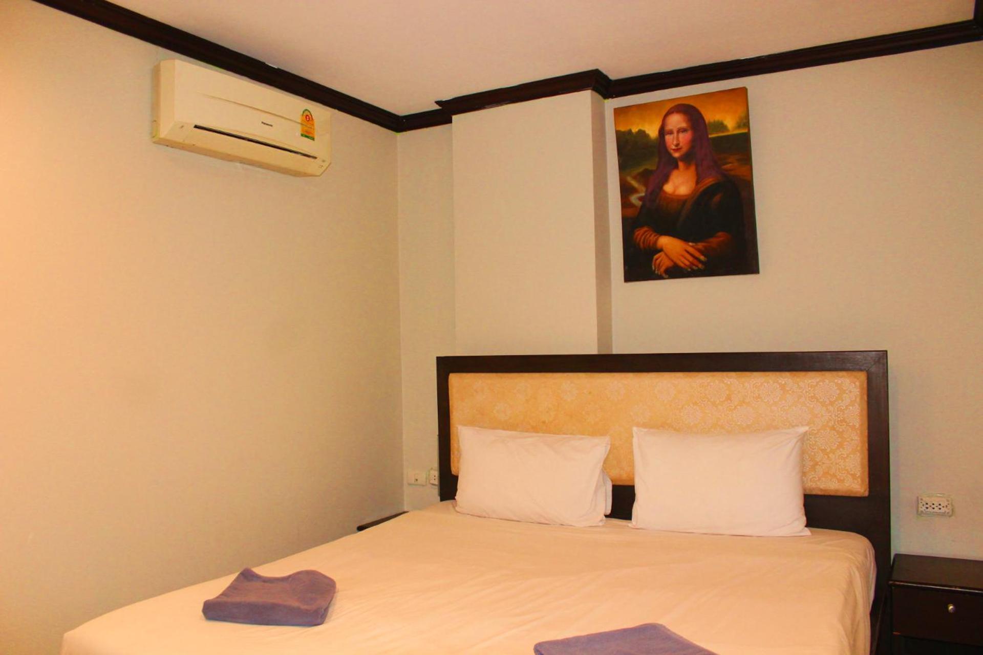 Hollywood Hotel *