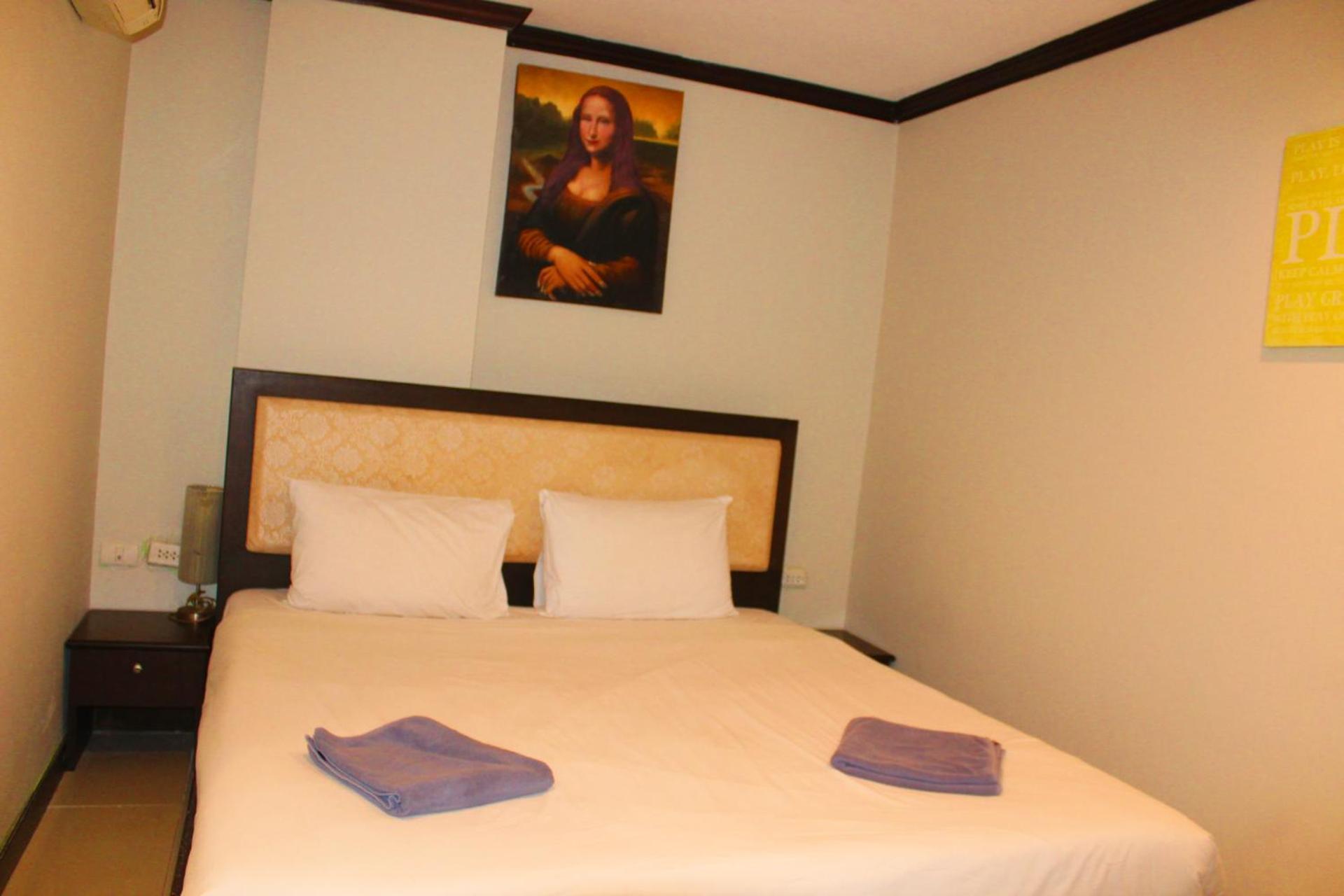 Hollywood Hotel *