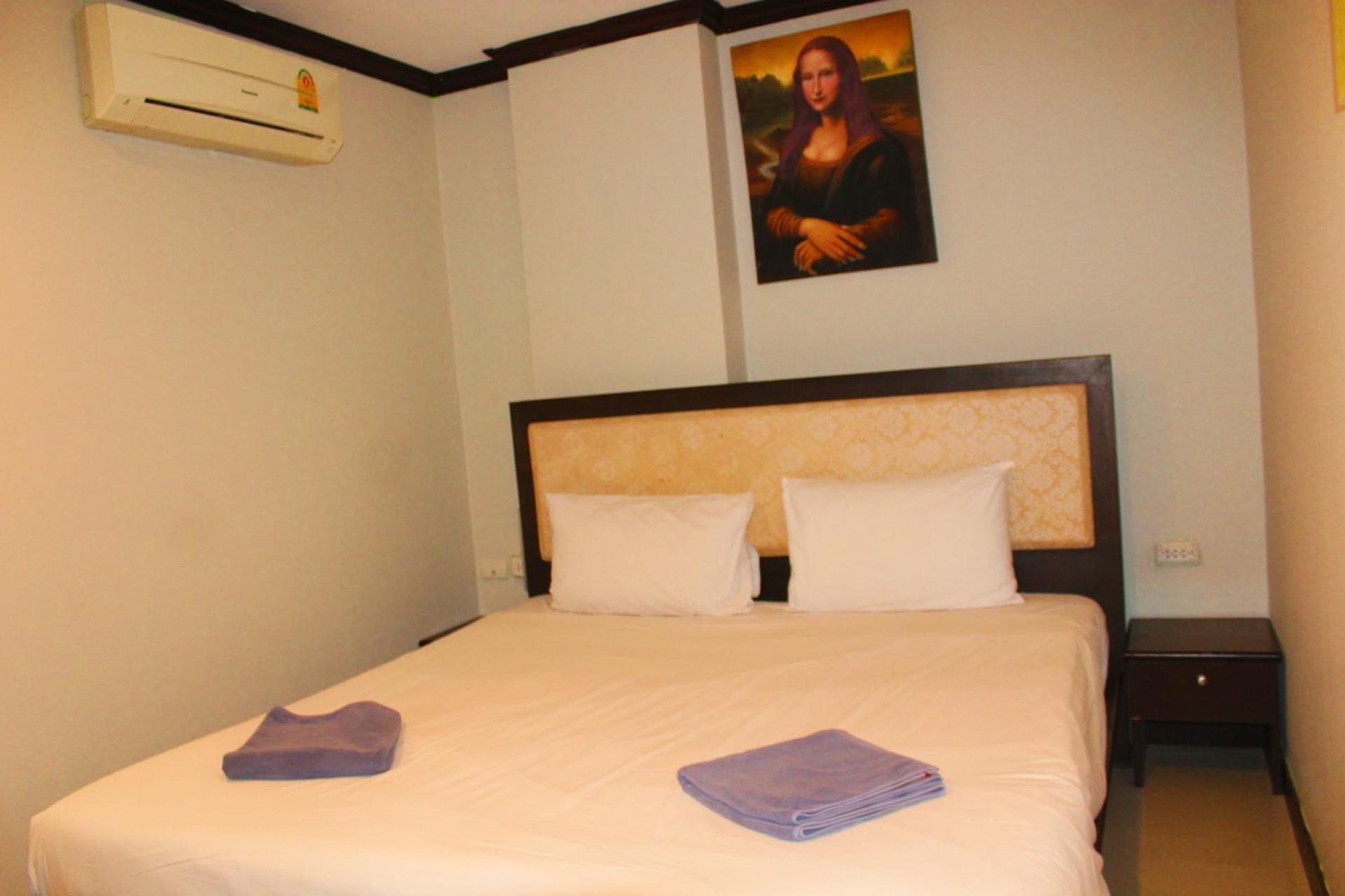 Hollywood * Patong