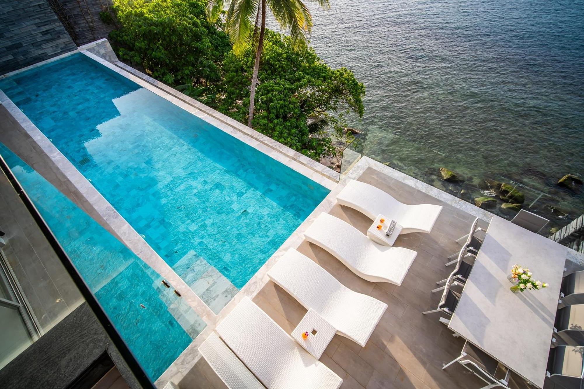 Villa 卡马拉一线海景别墅6卧室直通海滩 Phuket
