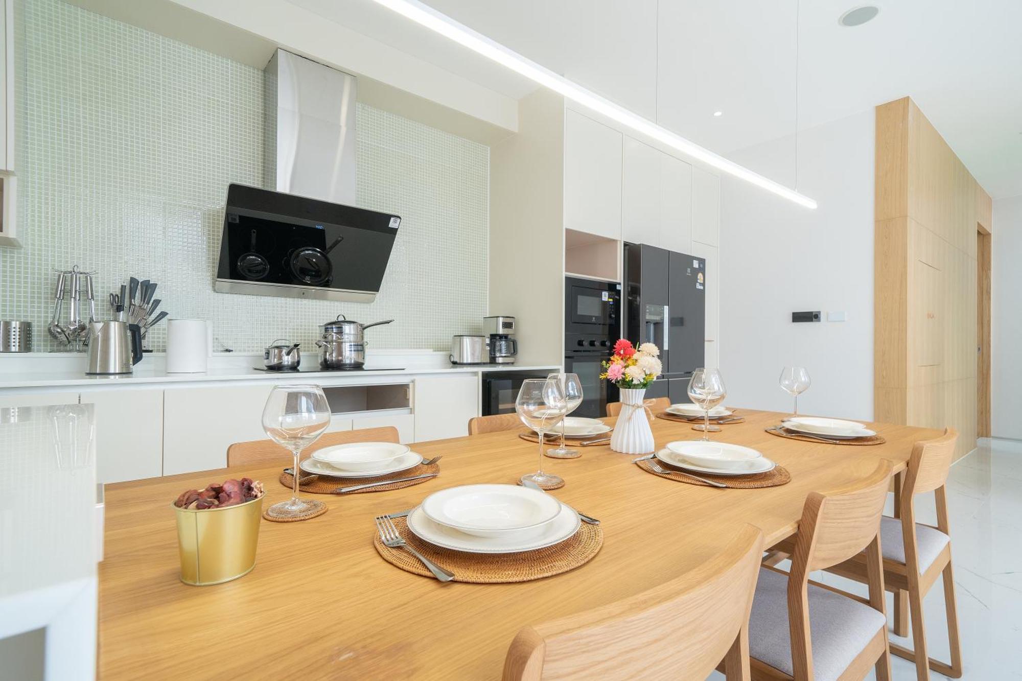 Villa Lux Pride 2 - Luxury Pool Near Laguna