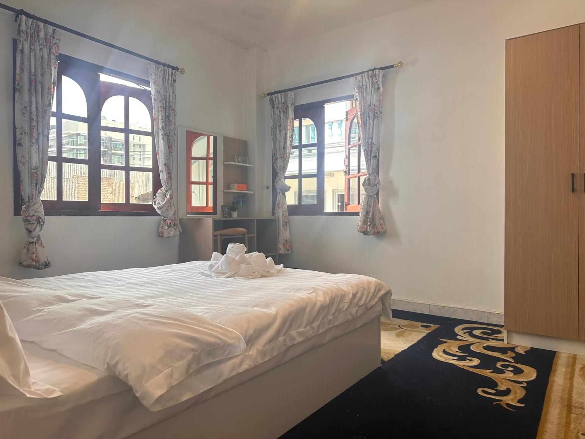 Phuket Plan B House Patong