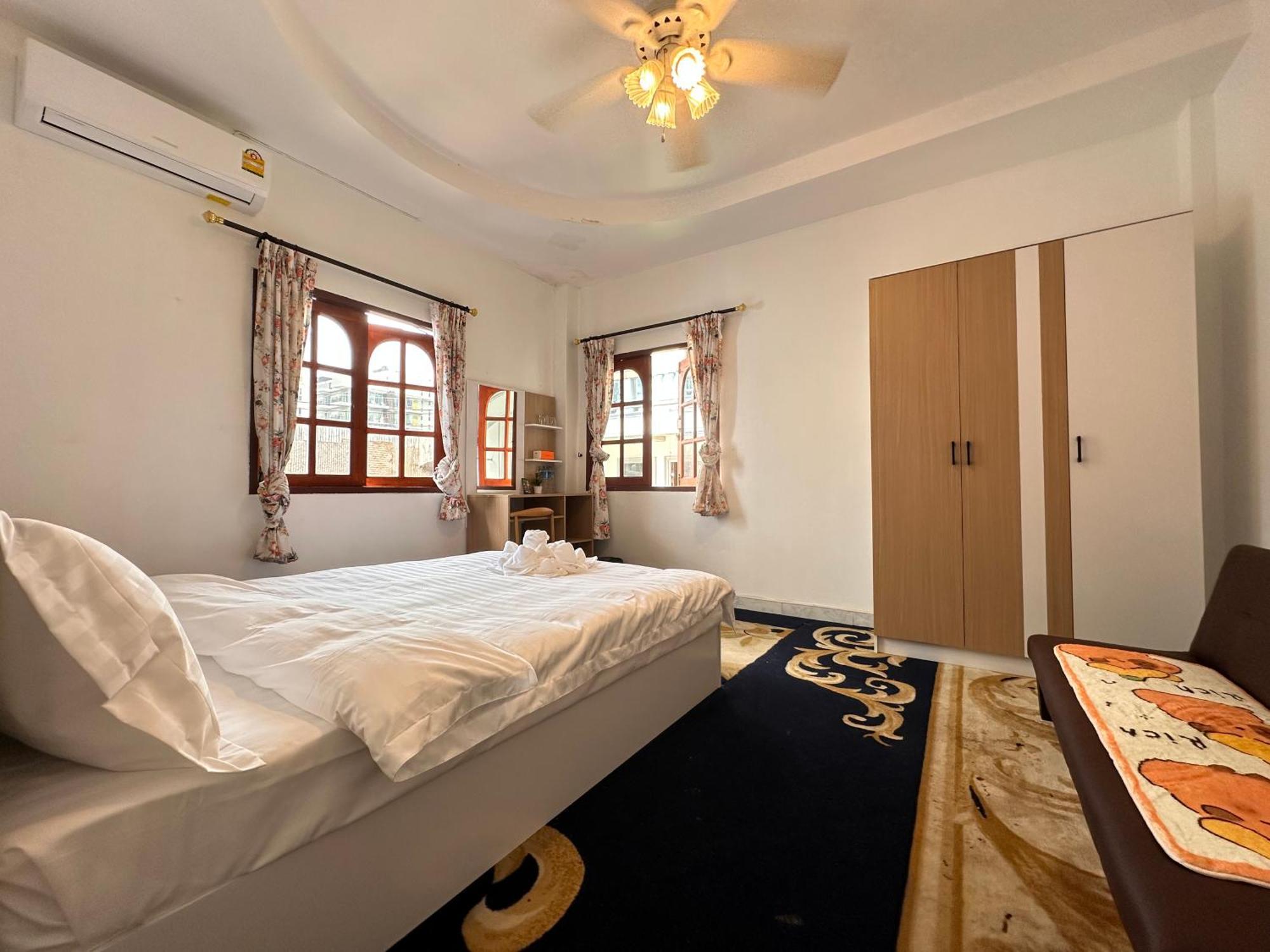 Phuket Plan B House Homestay *