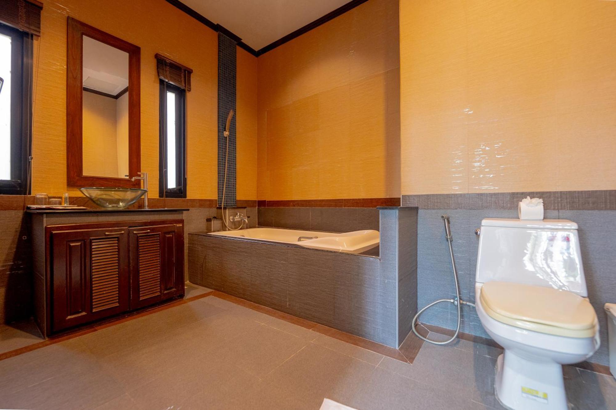 Setrova Graden Pool Naiharn Phuket