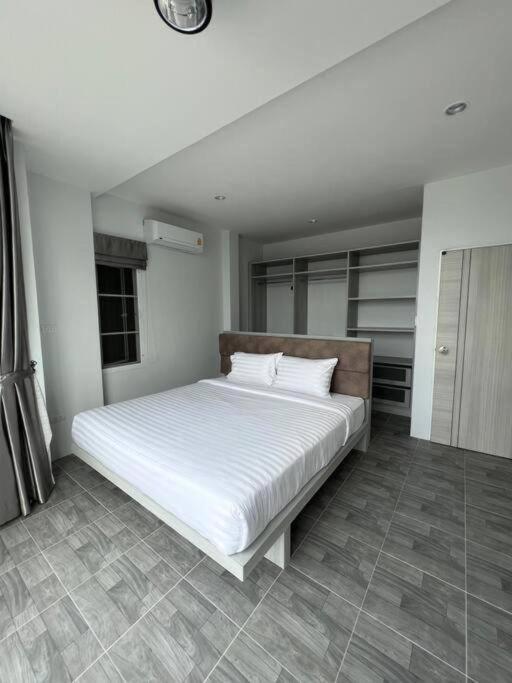 Apartment Bang Tao Town House 1km Surin V135