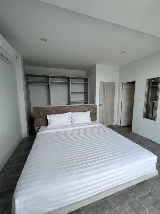 Apartment Bang Tao Town House 1km Surin V135 *