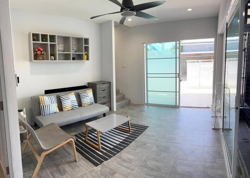 Apartment Bang Tao Town House 1km Surin V135 Thalang