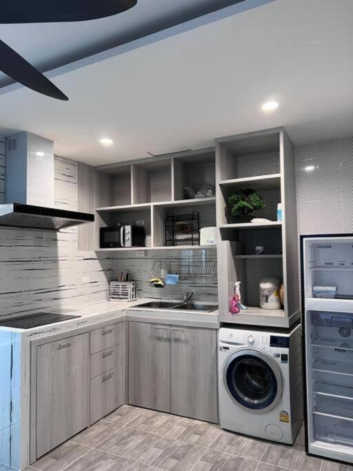 Bang Tao Town House 1km Surin V135 Thalang